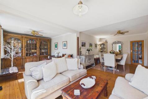 Sitting/Dining Room