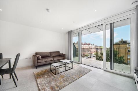 Located within the prestigious Georgette Apartments at The Silk District in Whitechapel, this stylish 2-bedroom, 2-bathroom apartment offers modern living with a private balcony and spacious interiors