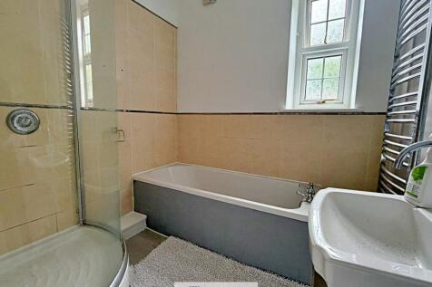 Flat 2 - Bathroom