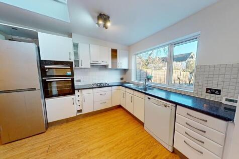 A furnished double room in a shared house will all bills included