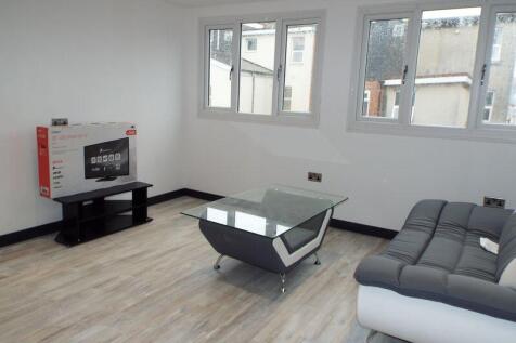 AVAILABLE 3RD JULY | TWO BEDROOM APARTMENT(WITH THE OPTION OF ANOTHER TWO BEDROOM APARTMENT TO SUIT FOUR SHARERS) | SOME BILLS INCLUDED | A first floor FURNISHED TWO bedroom self-contained apartment l