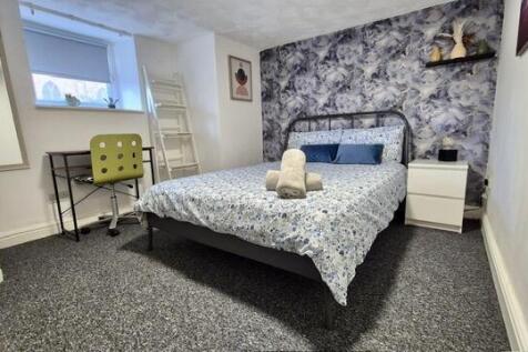 1 bed flat to rent Upper Brook Street, Manchester