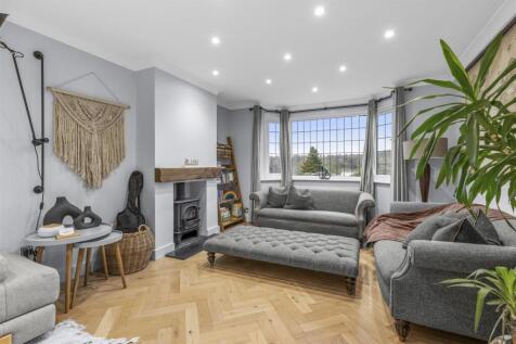 7 Guinions Rd, HP13 7NT-11.jpg