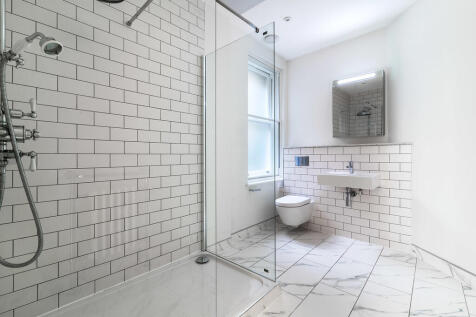 Long Acre bathroo...