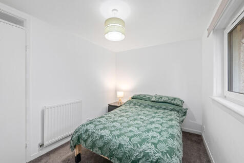 63 Bishops Park 1...