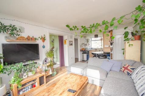 Living room pic 2.jpg