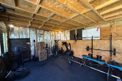 summer house/gym