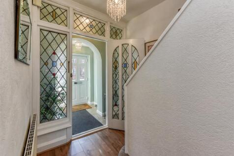 57 Queens Road-hall.jpg