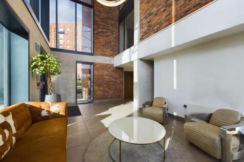 CAM01231G0-PR0080-STILL018