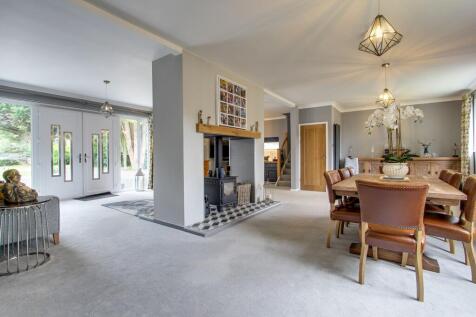 Open Plan Living Room/Dining Room