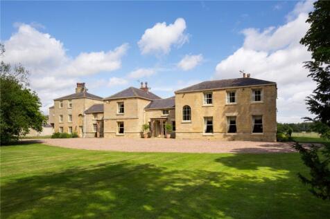 A fabulous country house dating back to the 17th century, privately situated in just under 3 acres.