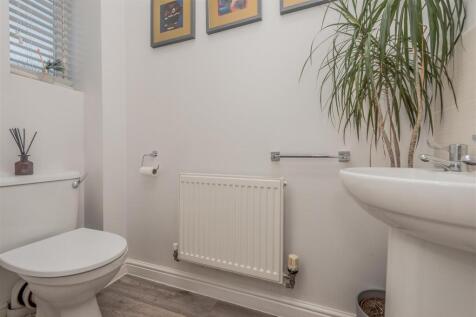 Downstairs Cloakroom / WC: