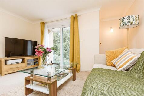 This beautiful two bedroom apartment with dual balconies is based in the heart of Westbury on Trym on the popular Southfield Road. This property is available early July on an unfurnished basis. Counci