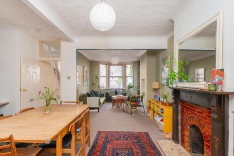 3G2PRBN - Dining Room A.jpg
