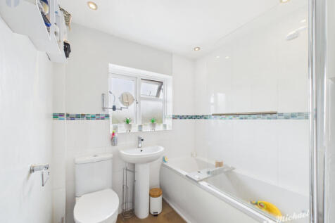 CAM03218G0-PR0694-STILL009