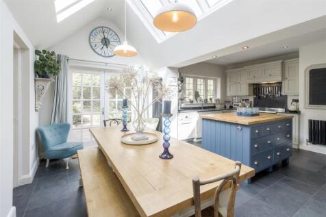 1 Knowle Hill, Hurley