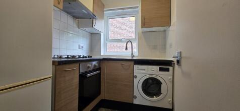 ** Zero Deposit Guarantee Available **
Bridgfords stockport are delighted to present a one bedroom newly decorated top floor apartment, centrally located available unfurnished, but includes a washing