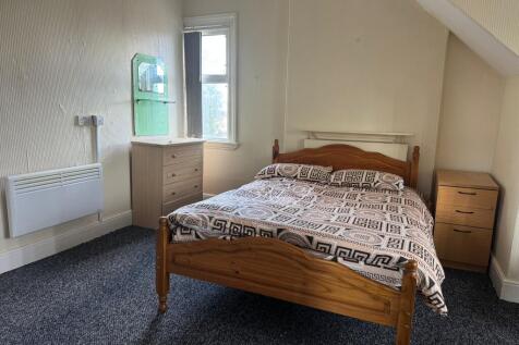 Midland Housing Ltd is pleased to offer high-quality supported accommodation at 111–113 Showell Green Lane, Sparkhill, Birmingham B11. Our fully furnished rooms provide a safe, comfortable, and welc