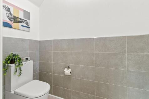 5 bed, 5 bath Detached in Glasgow - Photo 14