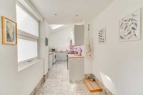 LOUNGE, KITCHEN AND DINER