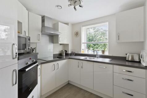 12-SHPMCS_16AustenPlace_Kitchen-2.jpg
