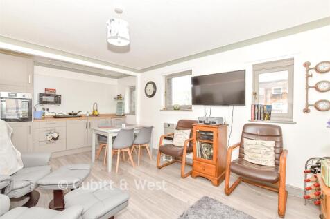 Lounge/Kitchen