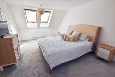 Principal Bedroom...