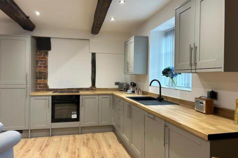 Open plan kitchen/lounge/dining area