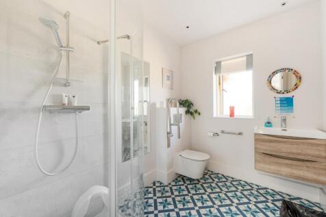 6 bed, 5 bath Detached in Bristol - Photo 38
