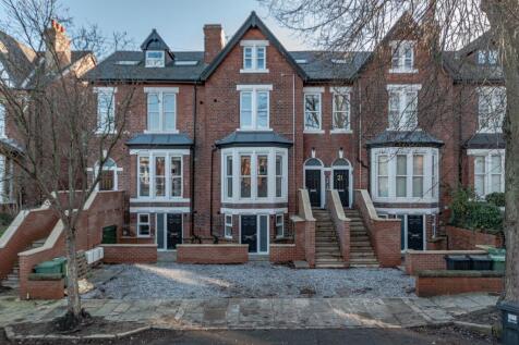 **BEAUTIFULLY PRESENTED ONE BEDROOM GROUND FLOOR APARTMENT **- A STONE'S THROW FROM OAKWOODS SHOPS, RESTAURANTS and BAR'S** This newly refurbished one bedroom apartment sits in a sought after Roundhay