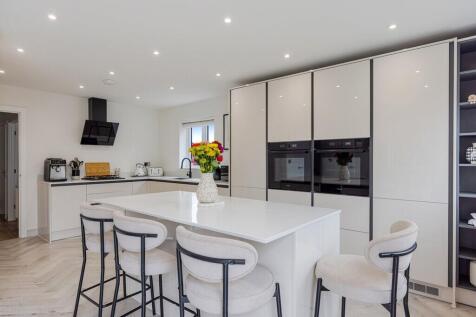 11_8 Langdon Way,...