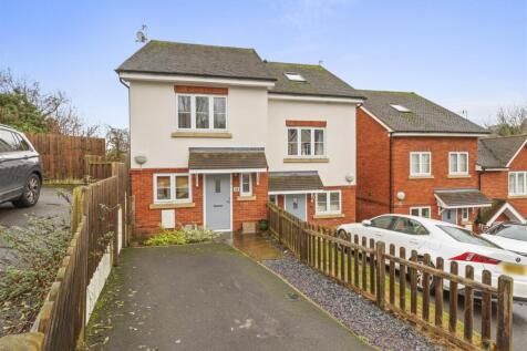 10 Hillview Gardens, HP13 6GW-13.jpg