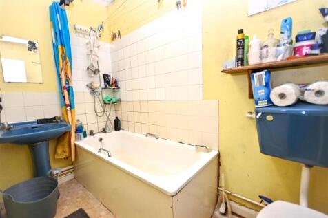 F3 - Bathroom.jpg