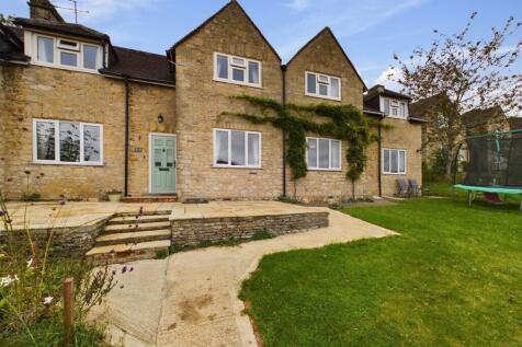 4 Bedroom Semi-Detached in BA2 7HQ