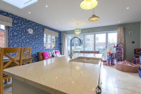 LIVING/DINING/KITCHEN