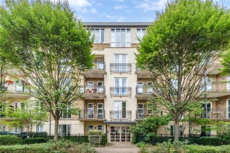 A beautifully presented two bedroom two bathroom apartment in the highly sought after Kew Riverside Development.