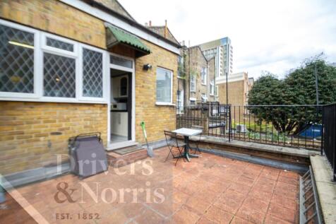 Two bedroom FLAT which has been NEWLY REFURBISHED and is just MOMENTS FROM ARCHWAY TUBE. The property benefits from OPEN PLAN KITCHEN/LOUNGE, double bedroom and bathroom. WOOD FLOORING throughout.