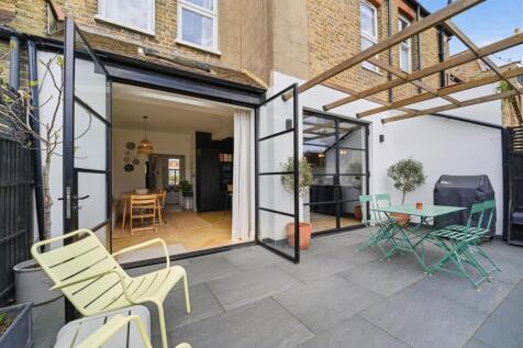 77 Cowper Patio.jpg