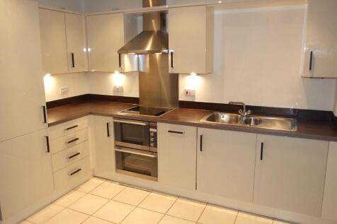 2 bed flat/apartment for rent in Tadros Court, High Wycombe, HP13