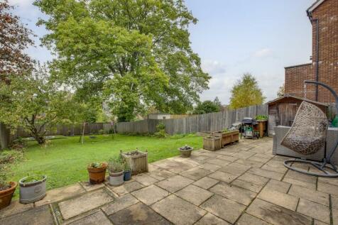 33 Hampden Road, HP13 6SZ-16.jpg