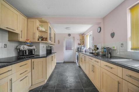 8 St. Edmunds Close