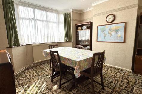 DINING ROOM: