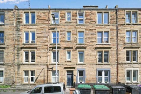 Nestled on a quiet street in the heart of Meadowbank, moments from excellent amenities, quick transport links and the vast open green spaces of Holyrood Park is this immaculately presented third floor