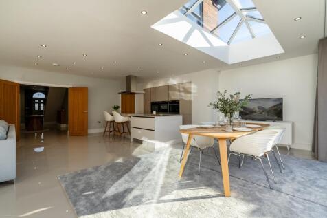 5 bed, 5 bath Detached in Sheffield - Photo 4