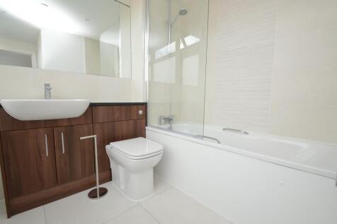 37 Zenith Bathroom.J