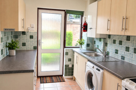 Kitchen 2.png