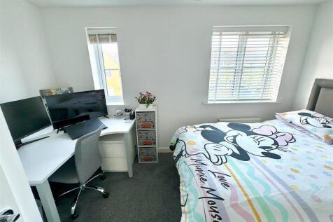 BEDROOM 1.jpg