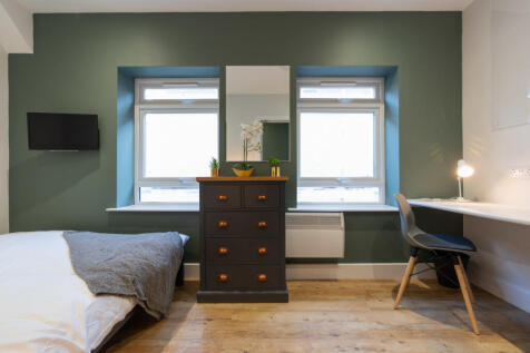 Flat 1, 125 Walter Road Bedroom 1