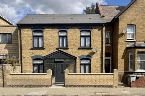 Plashet Rd, E13 houses for Sale By Barrain London