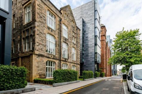 This beautifully furnished, 1 bedroom apartment is located in the prestigious ‘Quartermile’ development off Lauriston Place.